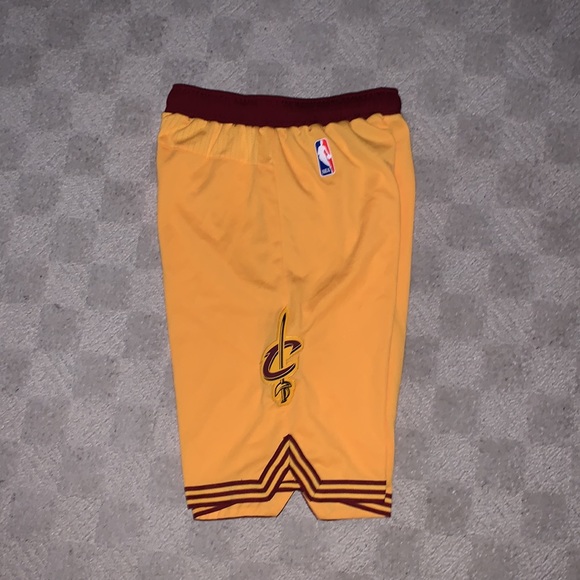 Cavs Shorts - Picture 3 of 4